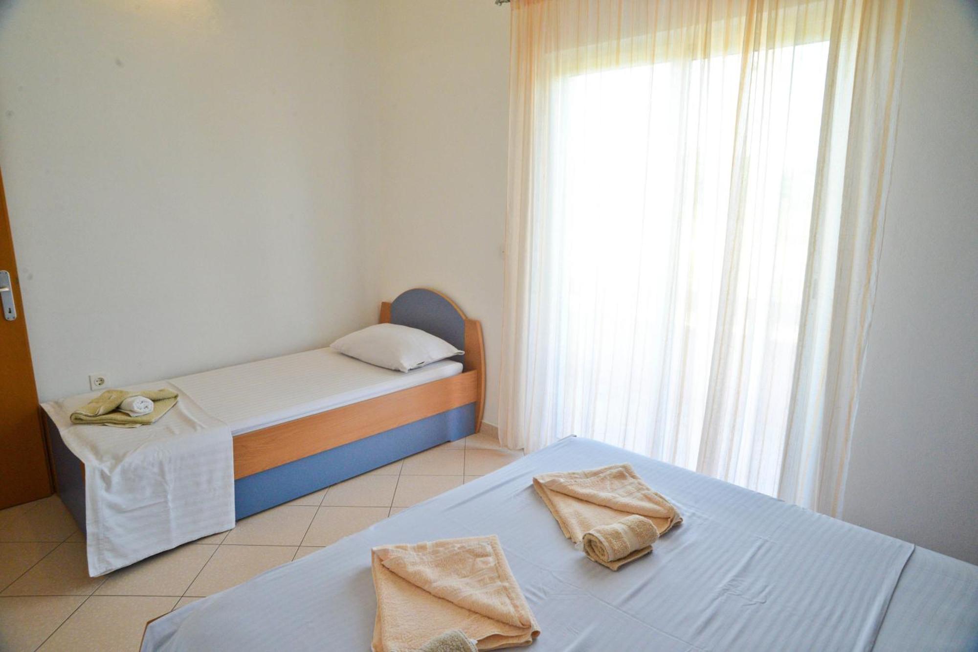 Lonic Apartment *