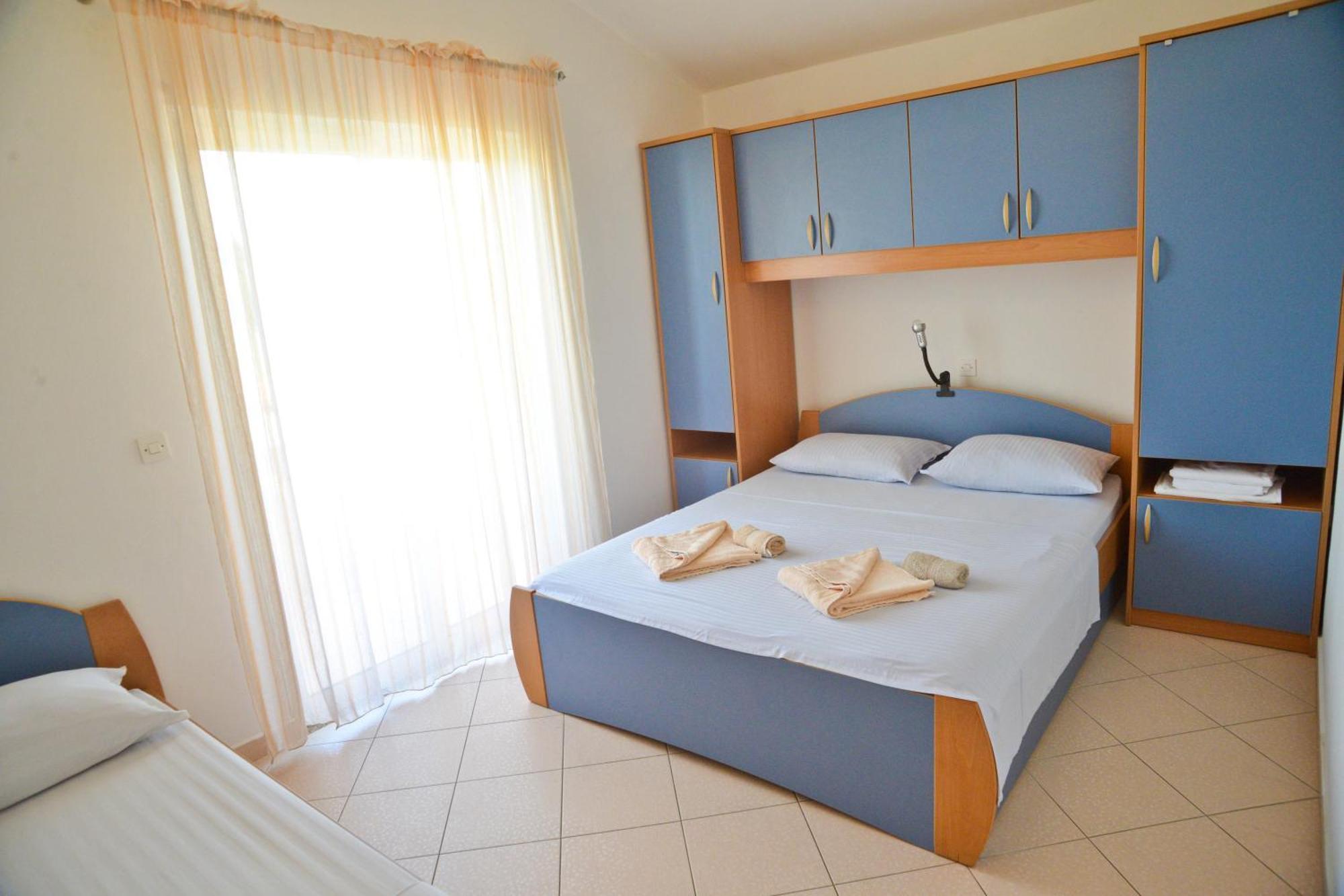 Lonic Apartment