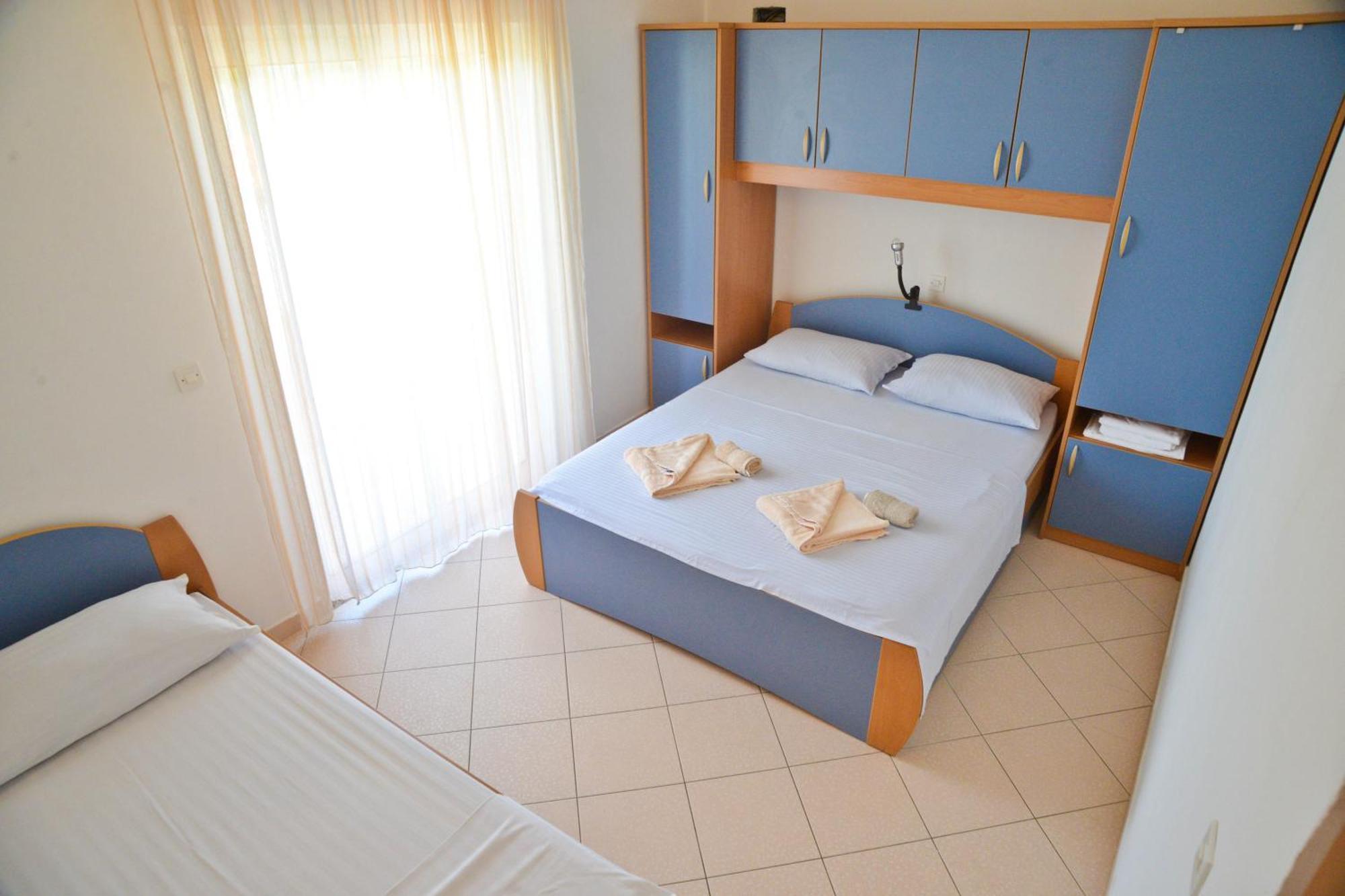 Lonic Apartment *