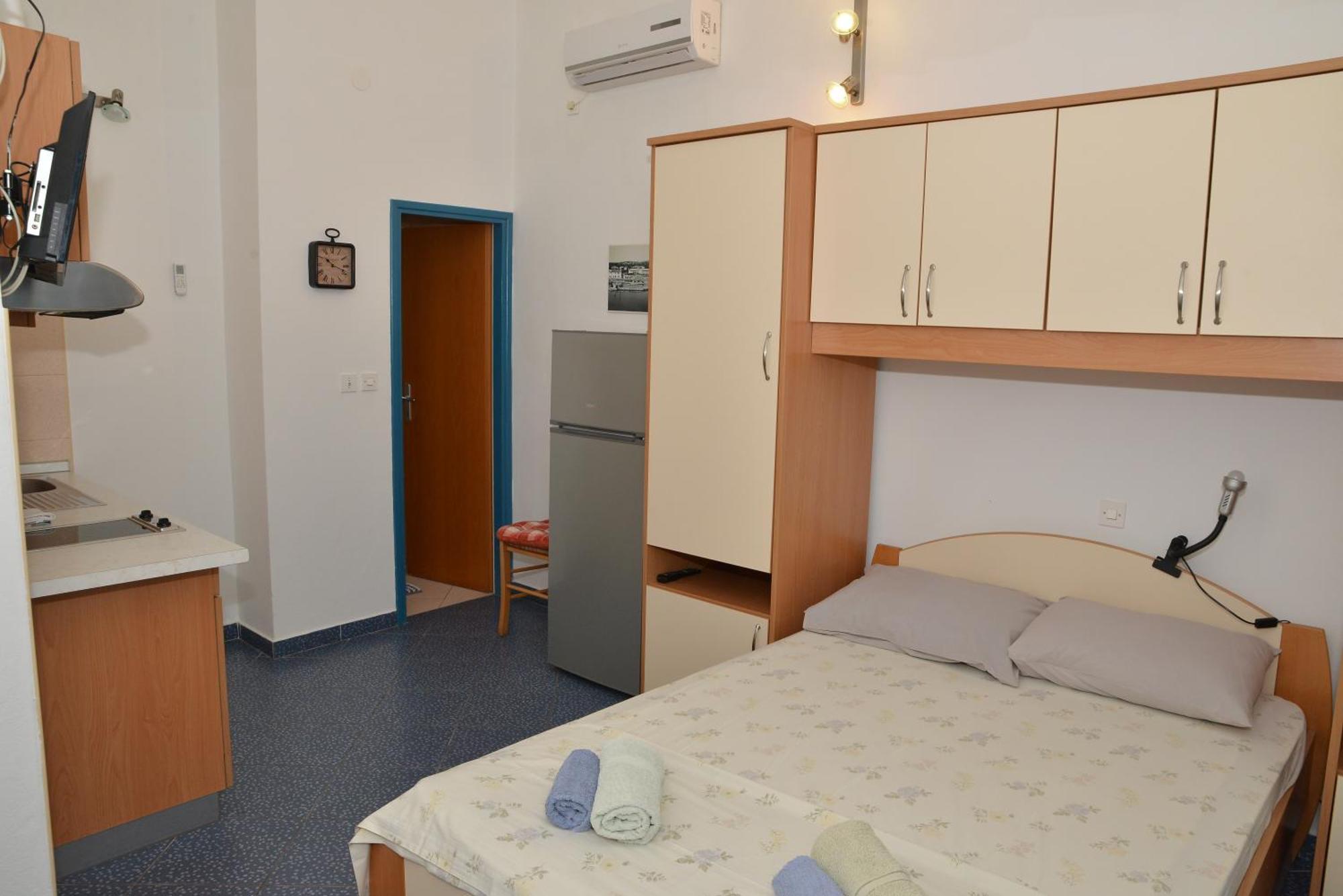 Lonic Apartment *