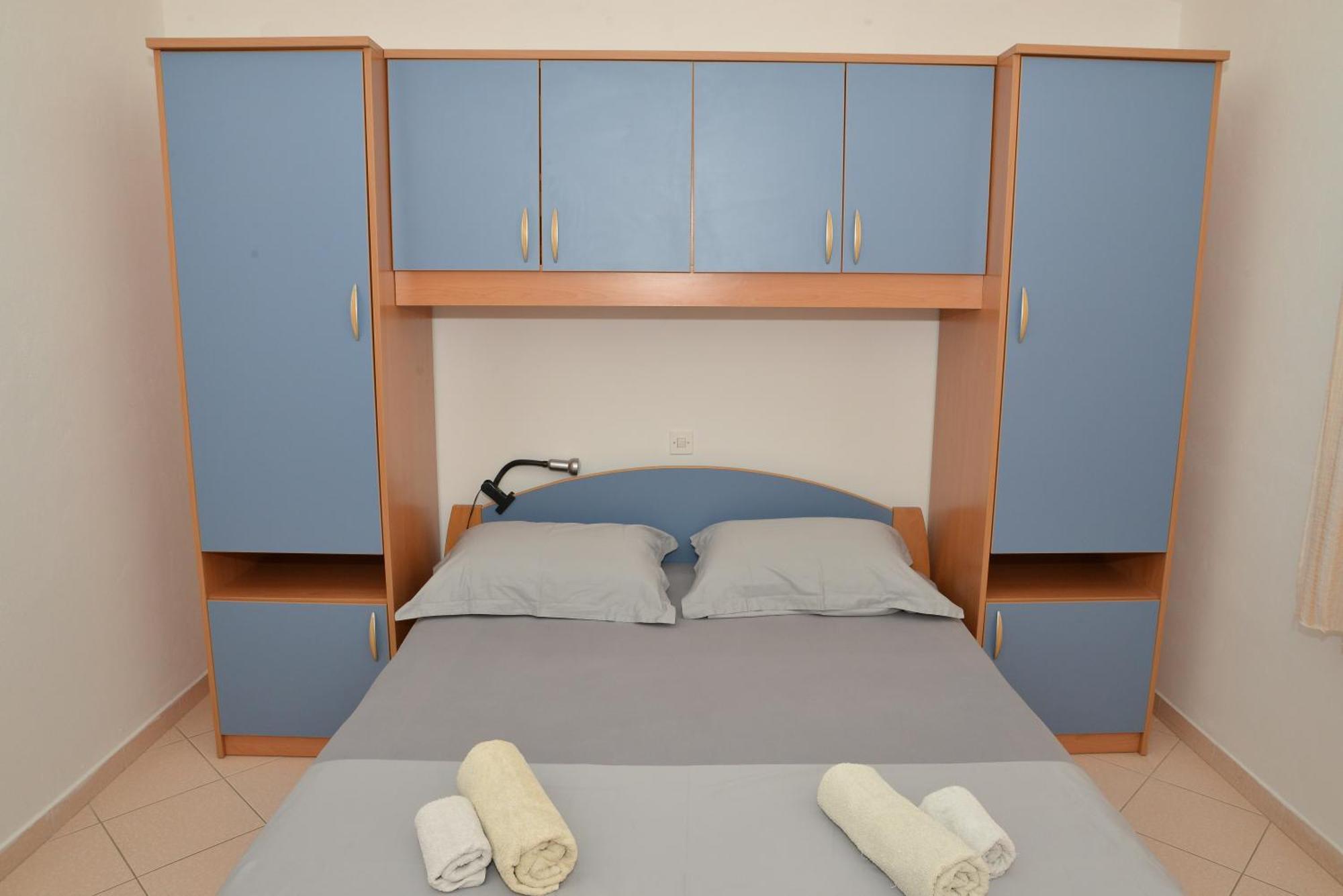 Lonic Apartment