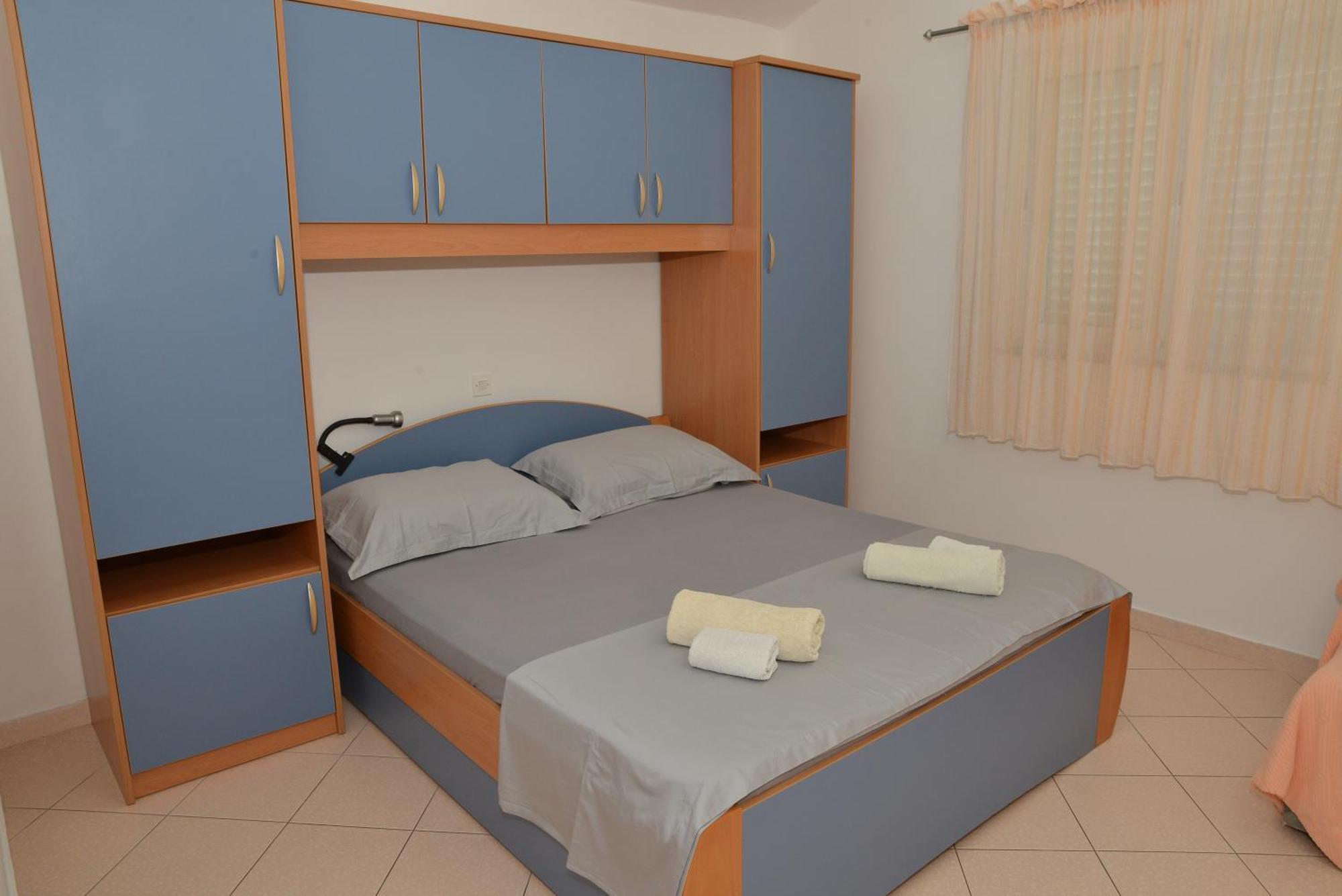 Lonic Apartment