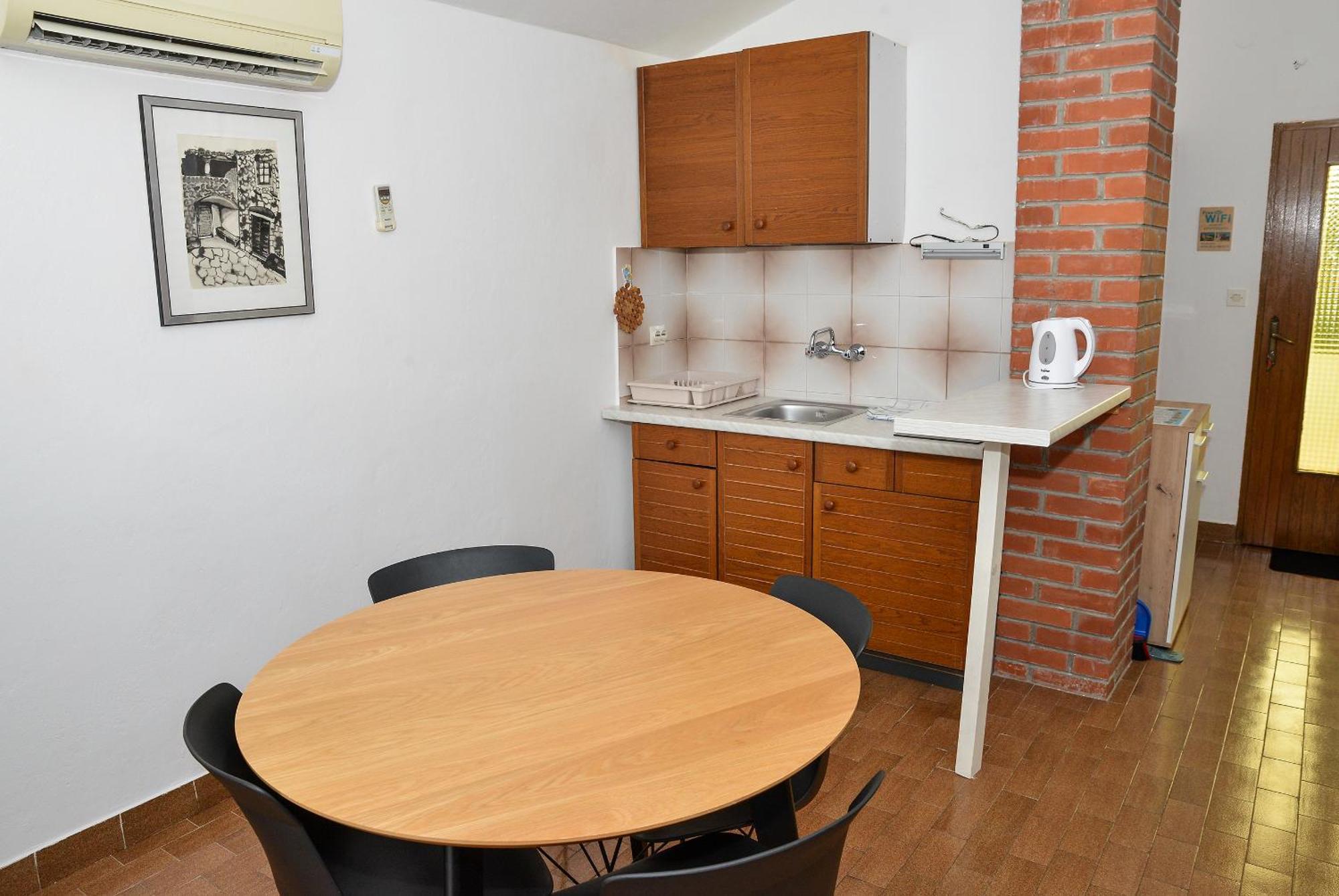 Lonic Apartment